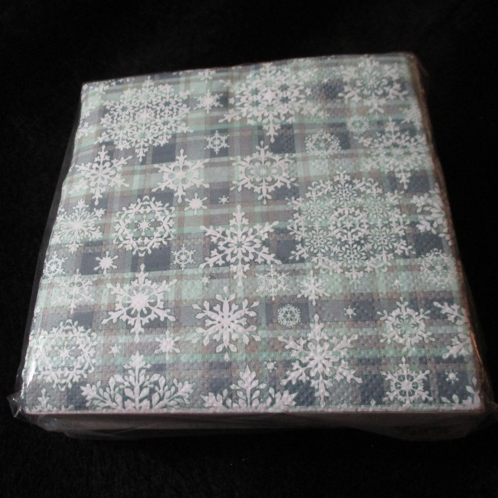 Red Shed Christmas Snowflake Plaid Napkins NIP